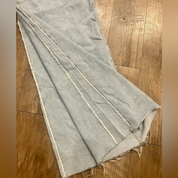 ZARA High Rise Wide Leg Frayed Palazzio Jean
Size 28 ( US 6) Light blue - Picture 5 of 8